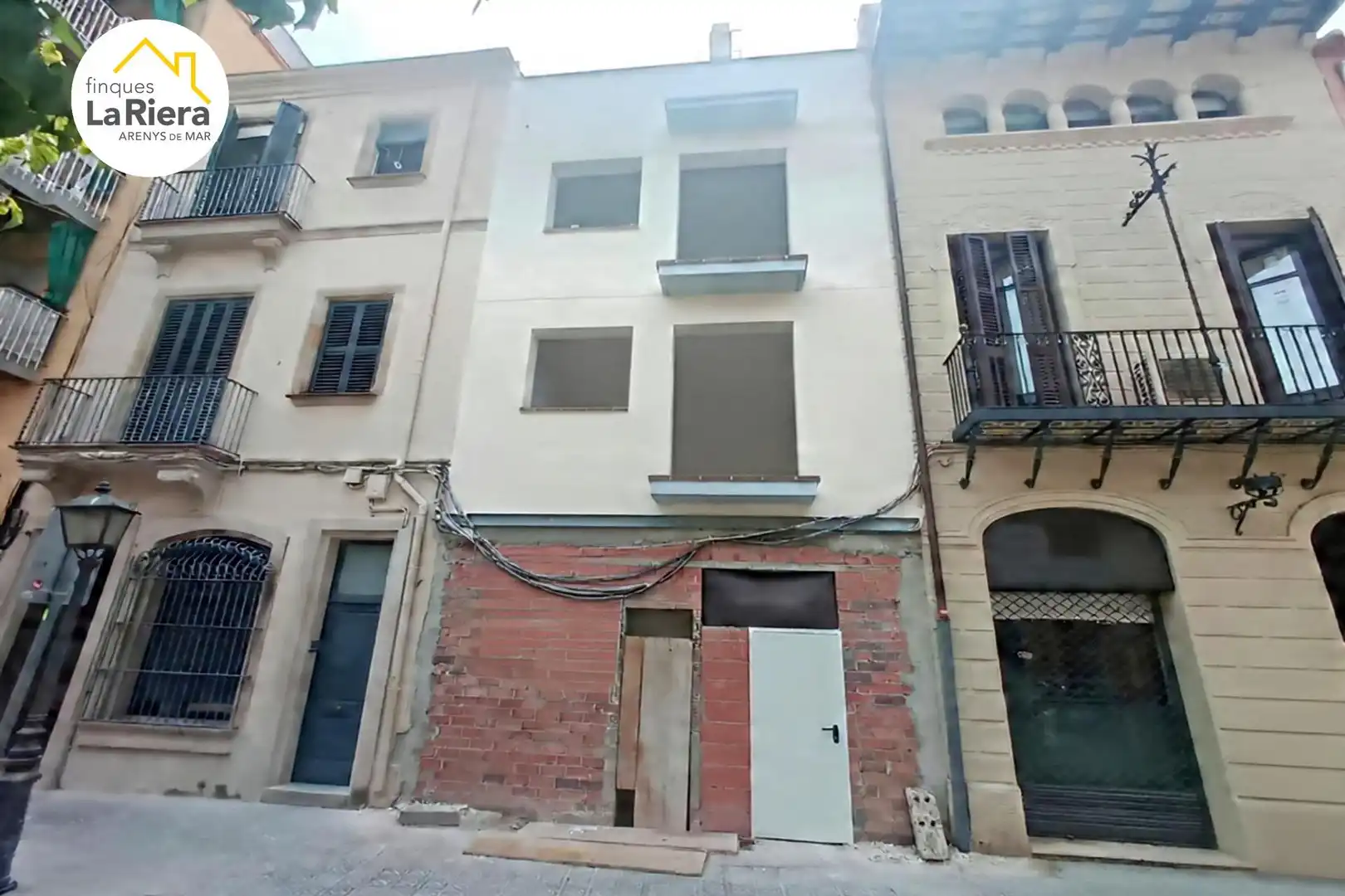 Außenansicht von Wohnung zum Verkauf in Arenys de Mar mit Klimaanlage, Heizung und Terrasse