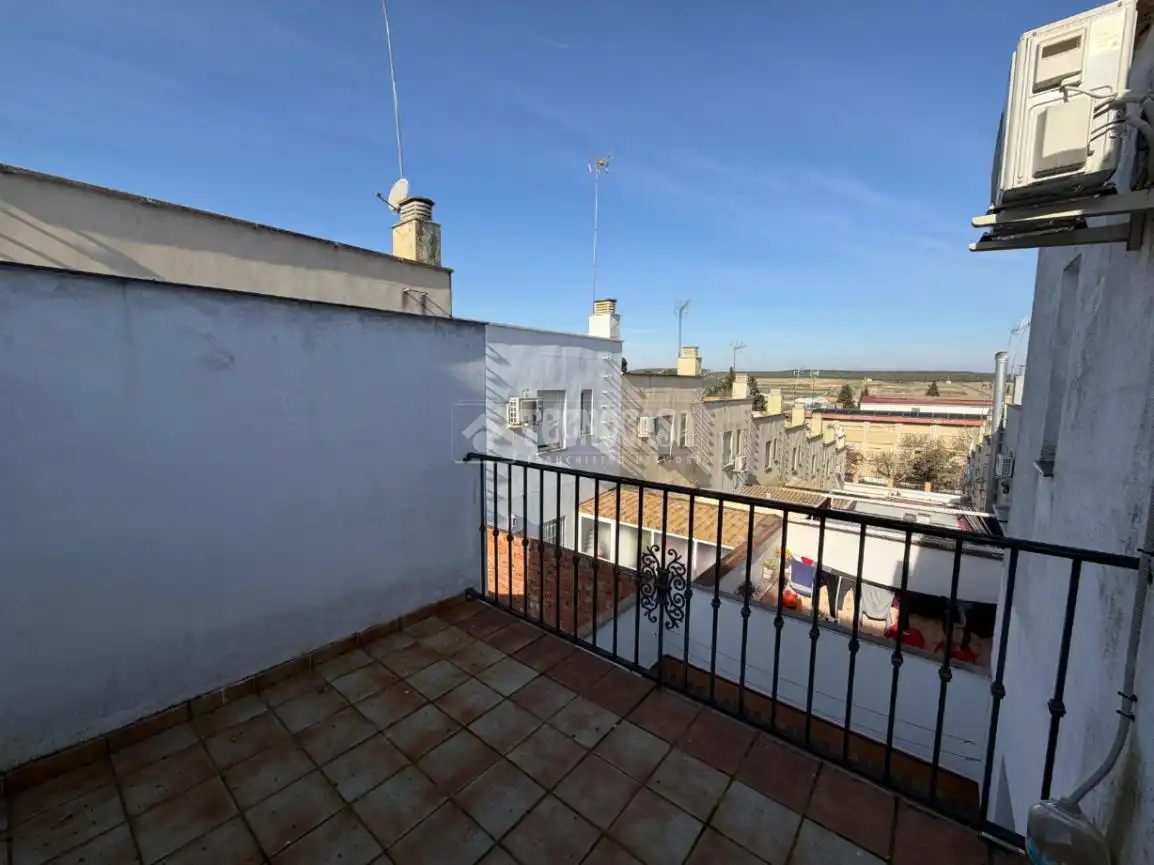 Vista exterior de Casa adosada en venda en Mengíbar amb Aire condicionat i Calefacció