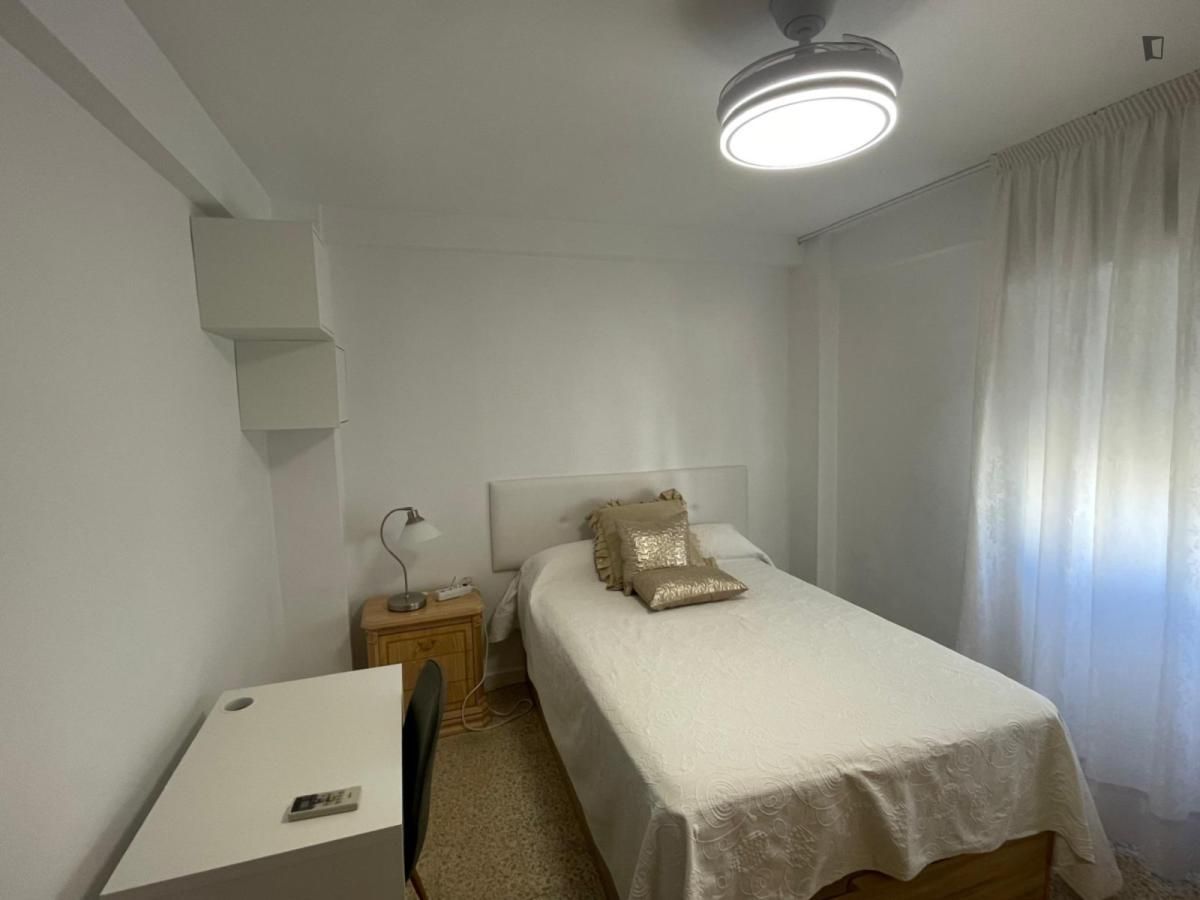 Dormitori de Apartament per a compartir en Málaga Capital amb Aire condicionat, Calefacció i Moblat