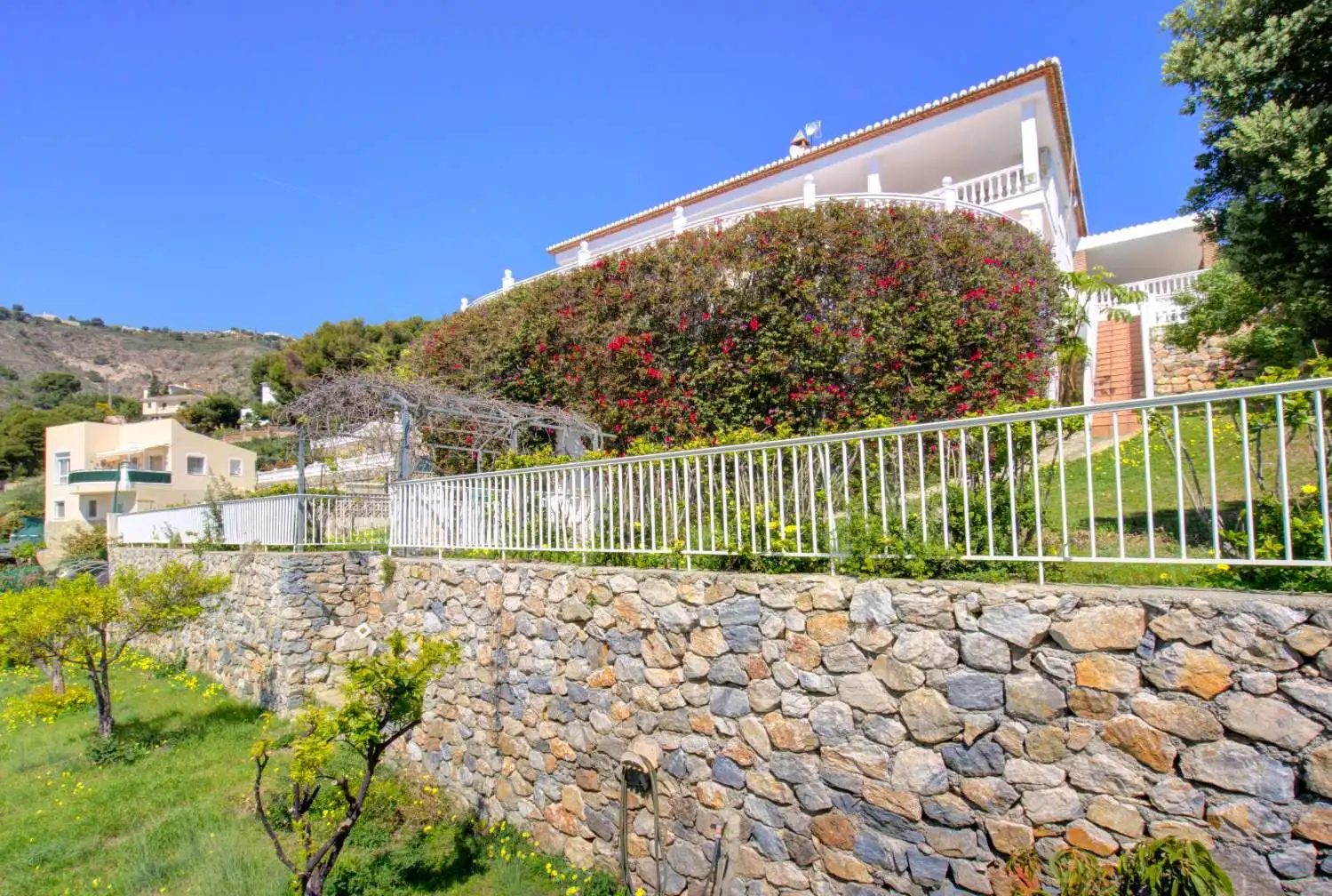 Vista exterior de Casa o chalet en venta en Almuñécar con Calefacción, Terraza y Trastero