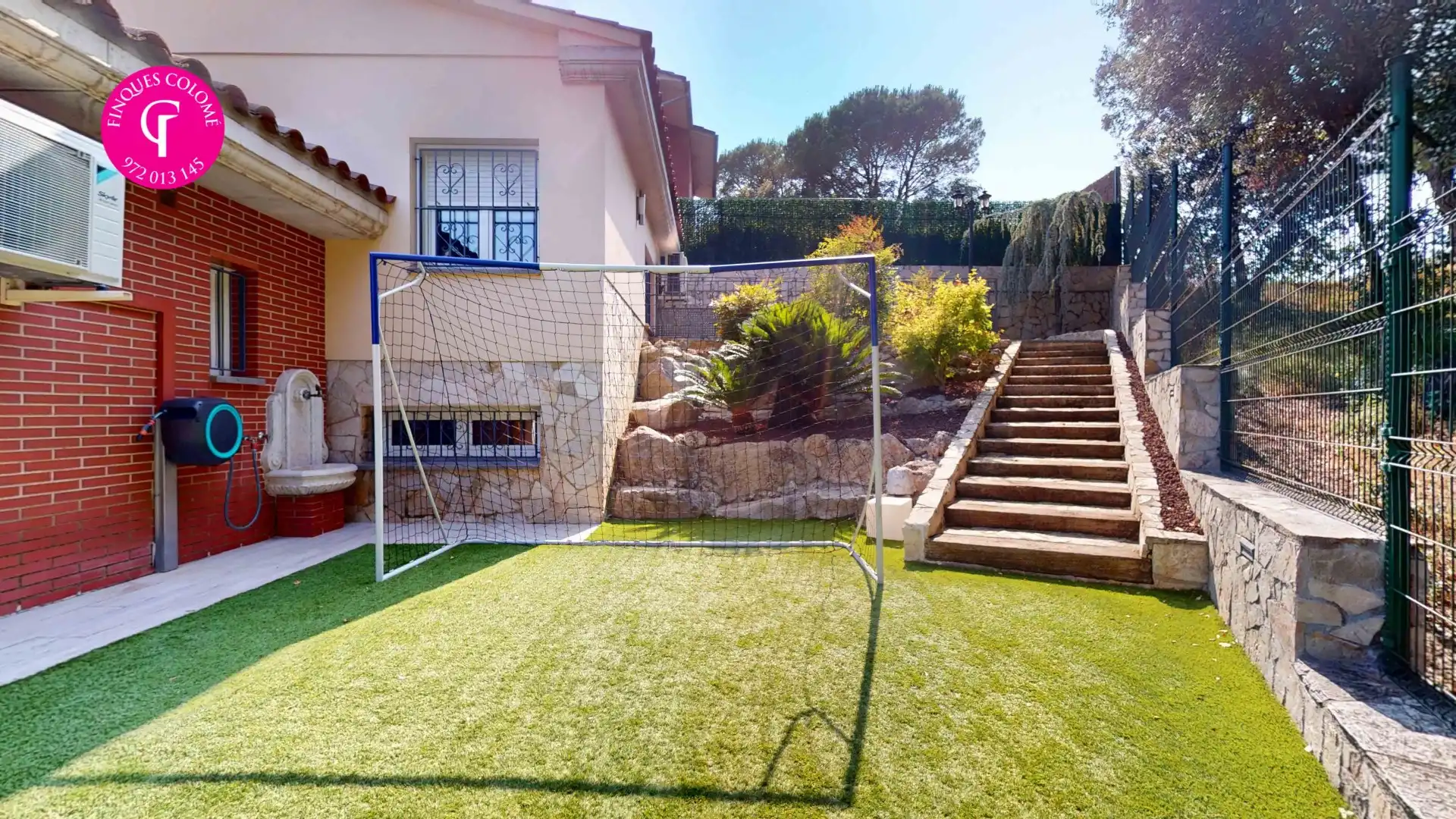 Garden of Houses for sale in Quart  with Air Conditioner, Heating and Terrace