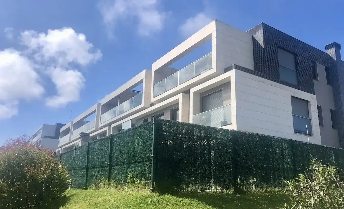 Vista exterior de Planta baixa en venda en Santander amb Piscina