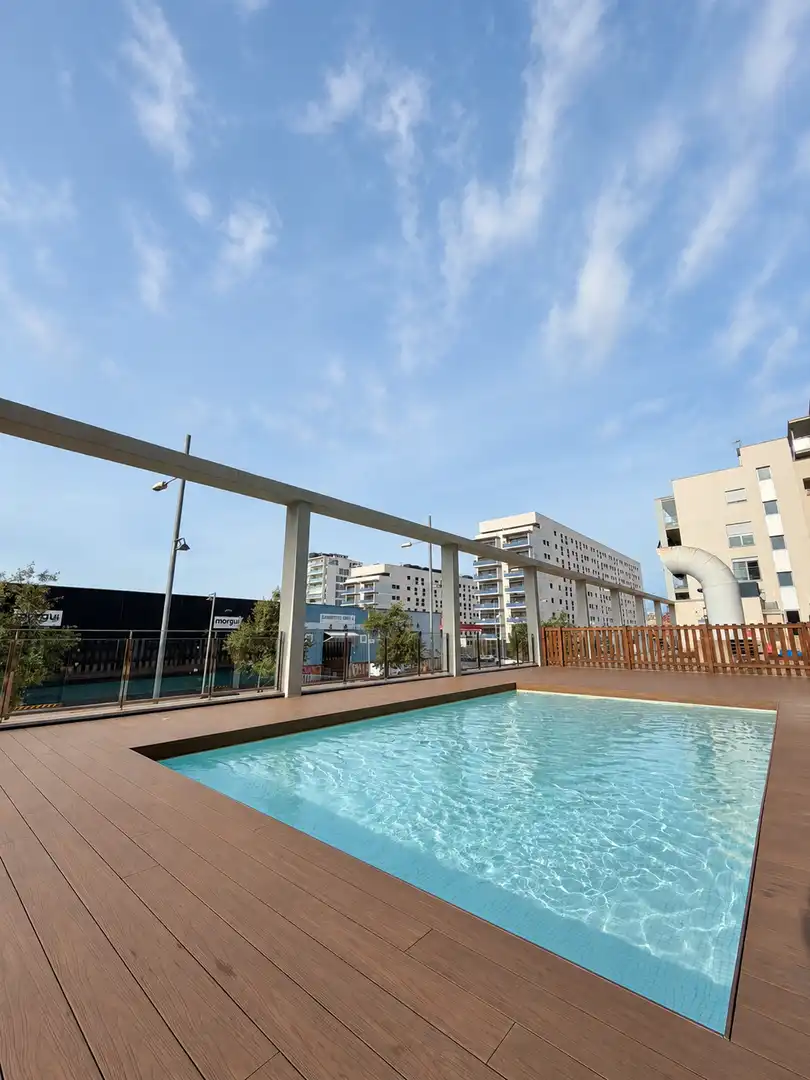 Piscina de Pis en venda en Badalona amb Aire condicionat, Calefacció i Terrassa