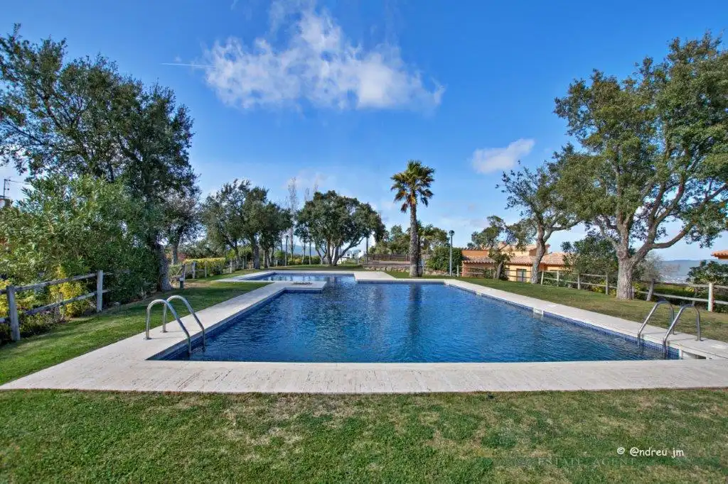 Piscina de Dúplex en venda en Castell d'Aro, Platja d'Aro i s'Agaró amb Aire condicionat, Calefacció i Terrassa