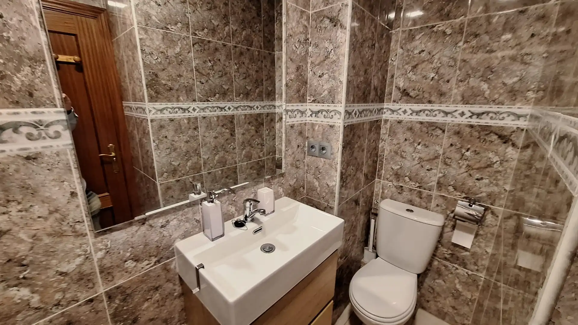 Baño de Estudio en venta en Benalmádena con Aire acondicionado, Terraza y Amueblado