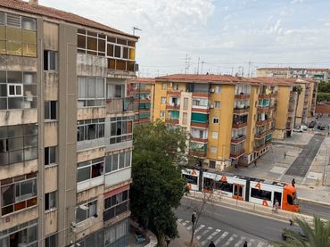 Piso con balcón en venta en Calle del Olivino