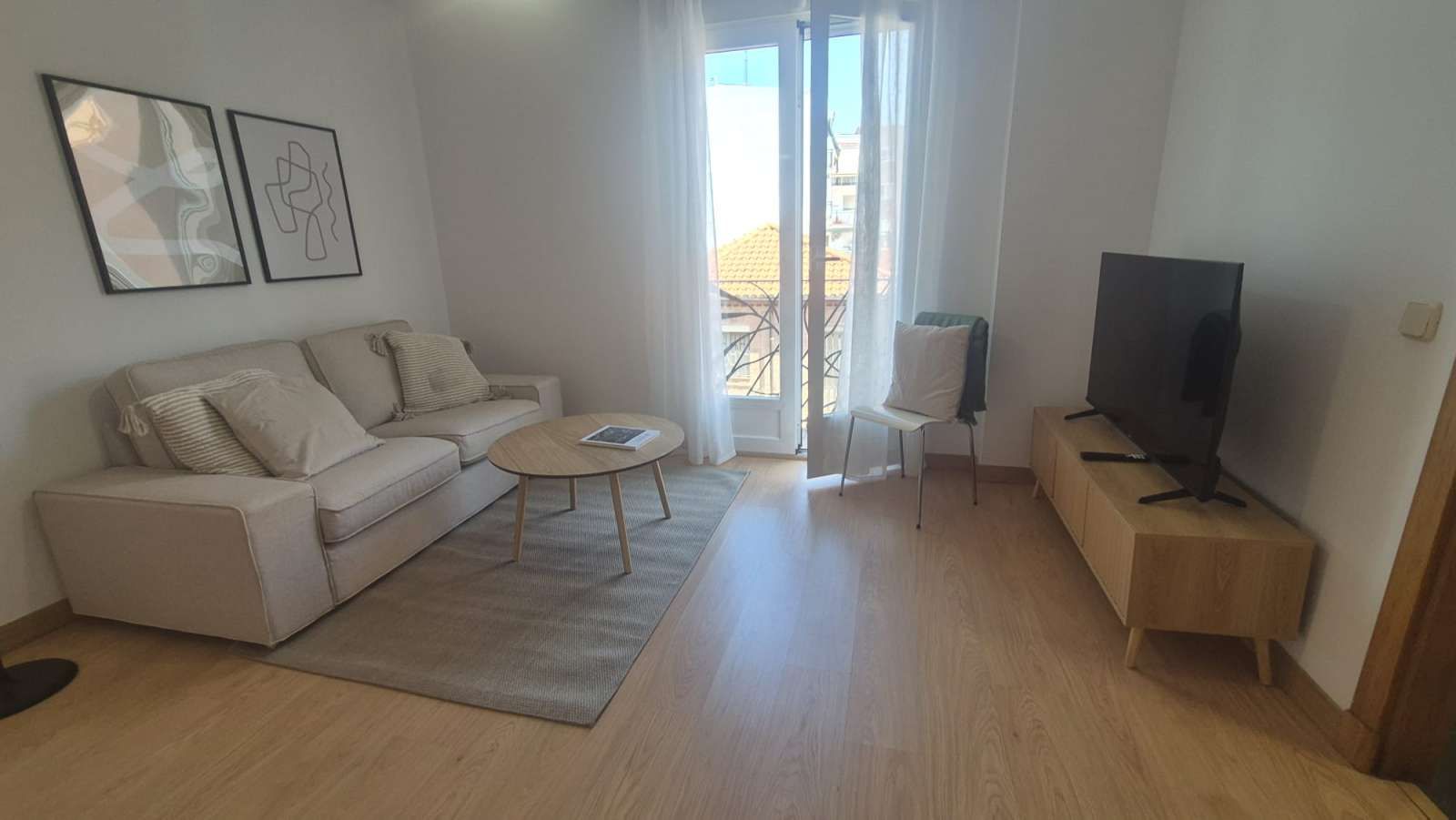 Living room of Study to share in  Madrid Capital  with Air Conditioner, Heating and Terrace