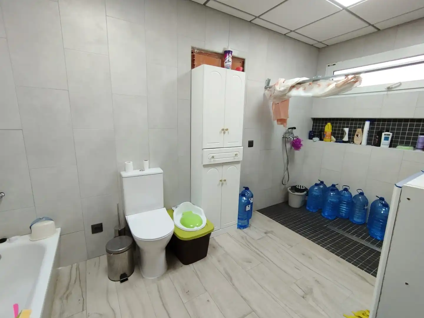 Badezimmer von Country house zum Verkauf in Tomelloso mit Schwimmbad und Möbliert