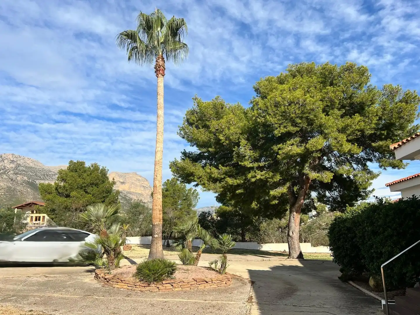 Vista exterior de Casa o xalet en venda en La Nucia amb Jardí privat, Terrassa i Piscina