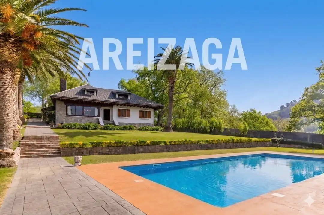 Vista exterior de Casa o chalet en venta en Errenteria con Calefacción, Terraza y Piscina