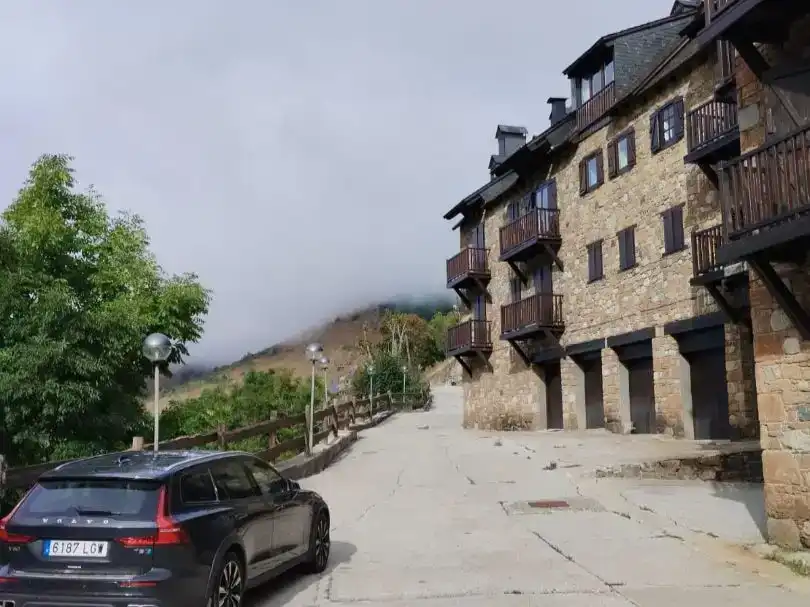 Vista exterior de Pis de lloguer en Naut Aran amb Parquet, Traster i Moblat