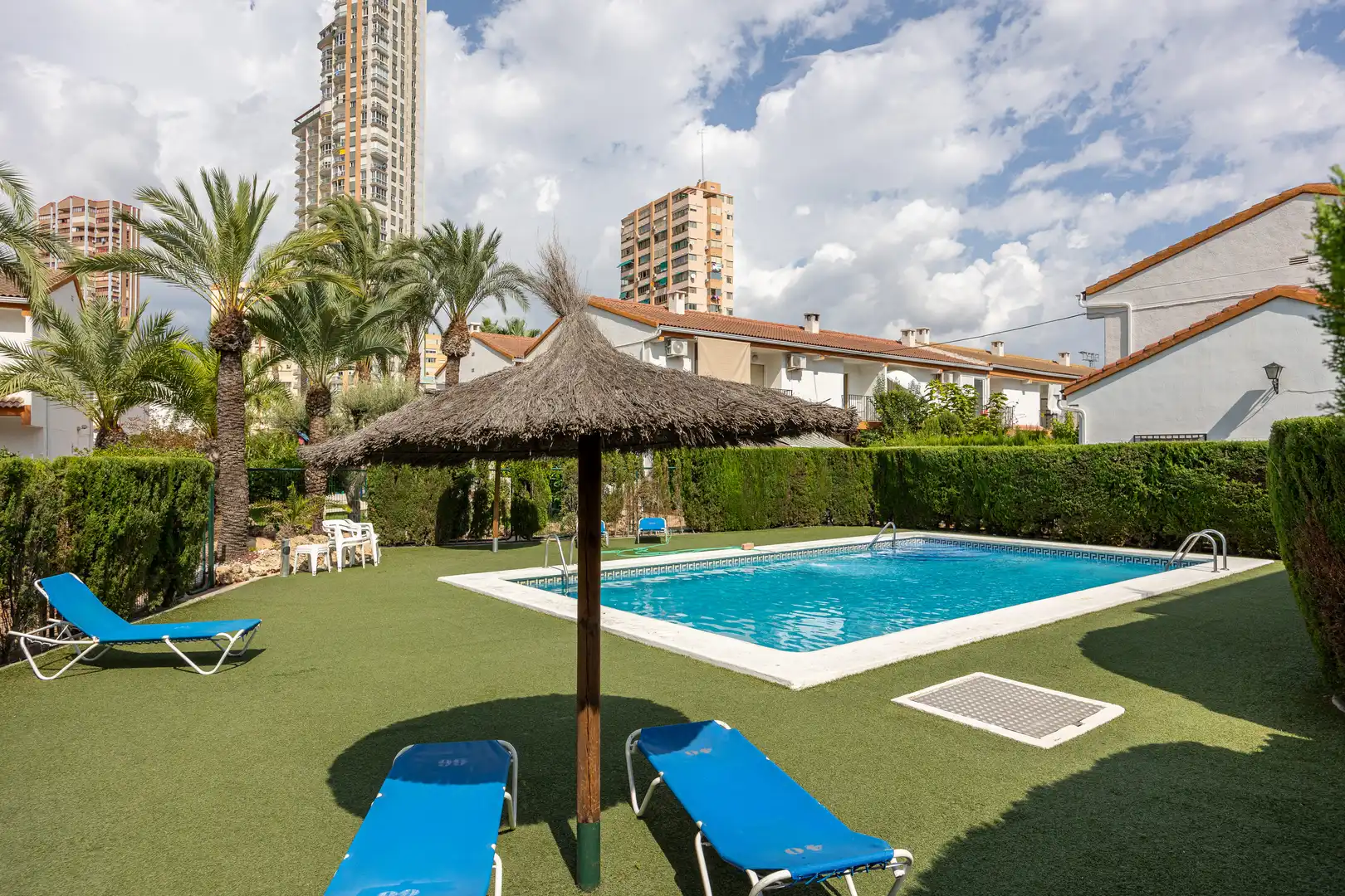 Piscina de Casa adosada en venda en Benidorm amb Piscina, Moblat i Piscina comunitària