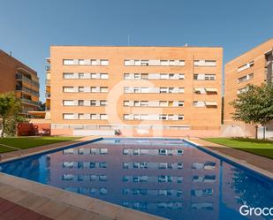 Piscina de Pis en venda en Viladecans amb Aire condicionat, Terrassa i Balcó