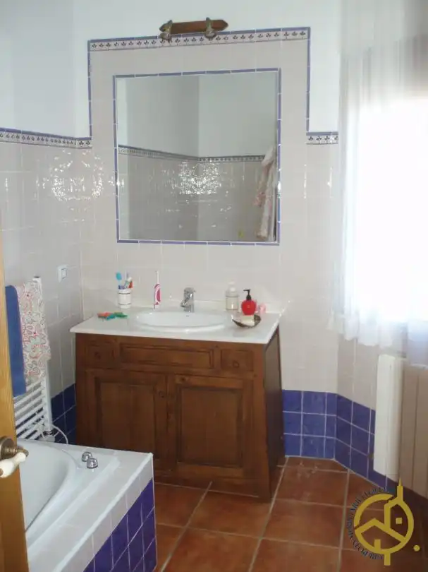 Bathroom of Houses for sale in Nambroca  with Air Conditioner, Heating and Private garden
