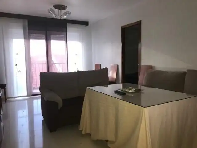 Gran piso próximo al centro de Pueblonuevo. Con una superficie de 100 m2. La vivienda consta de hall recibidor, 4 dormitorios, uno, imatge 5