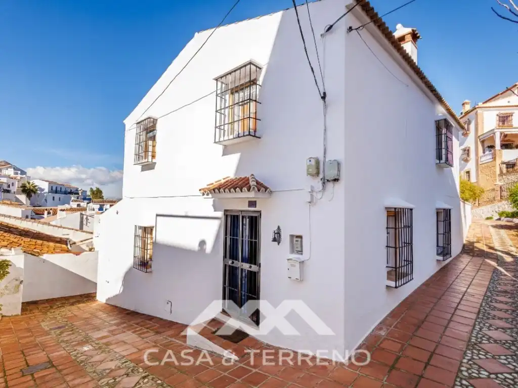 Vista exterior de Casa adosada en venta en Comares con Aire acondicionado, Terraza y Piscina