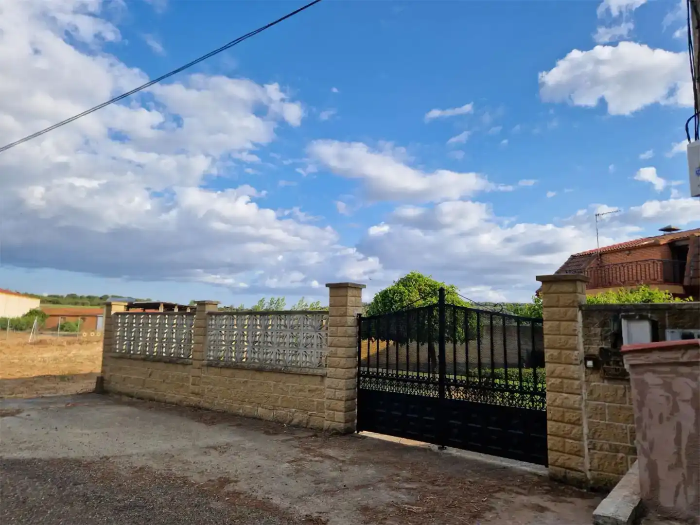 Casa o xalet en venda en Villabrázaro amb Jardí privat, Traster i Moblat