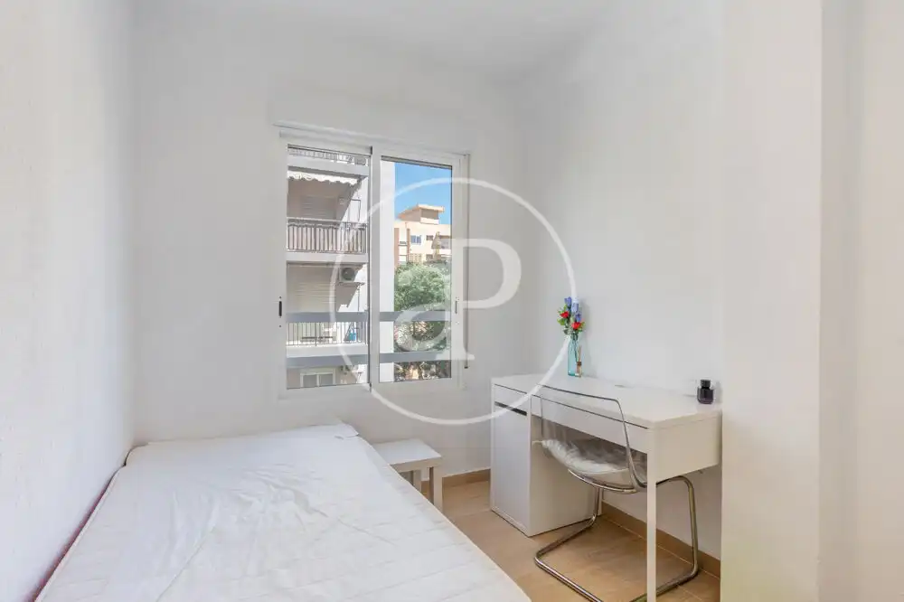 Bedroom of Flat for rent in Valencia  with Air Conditioner, Heating and Furnished