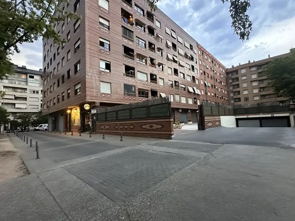 Individual to rent in Calle Juan Boscán 7