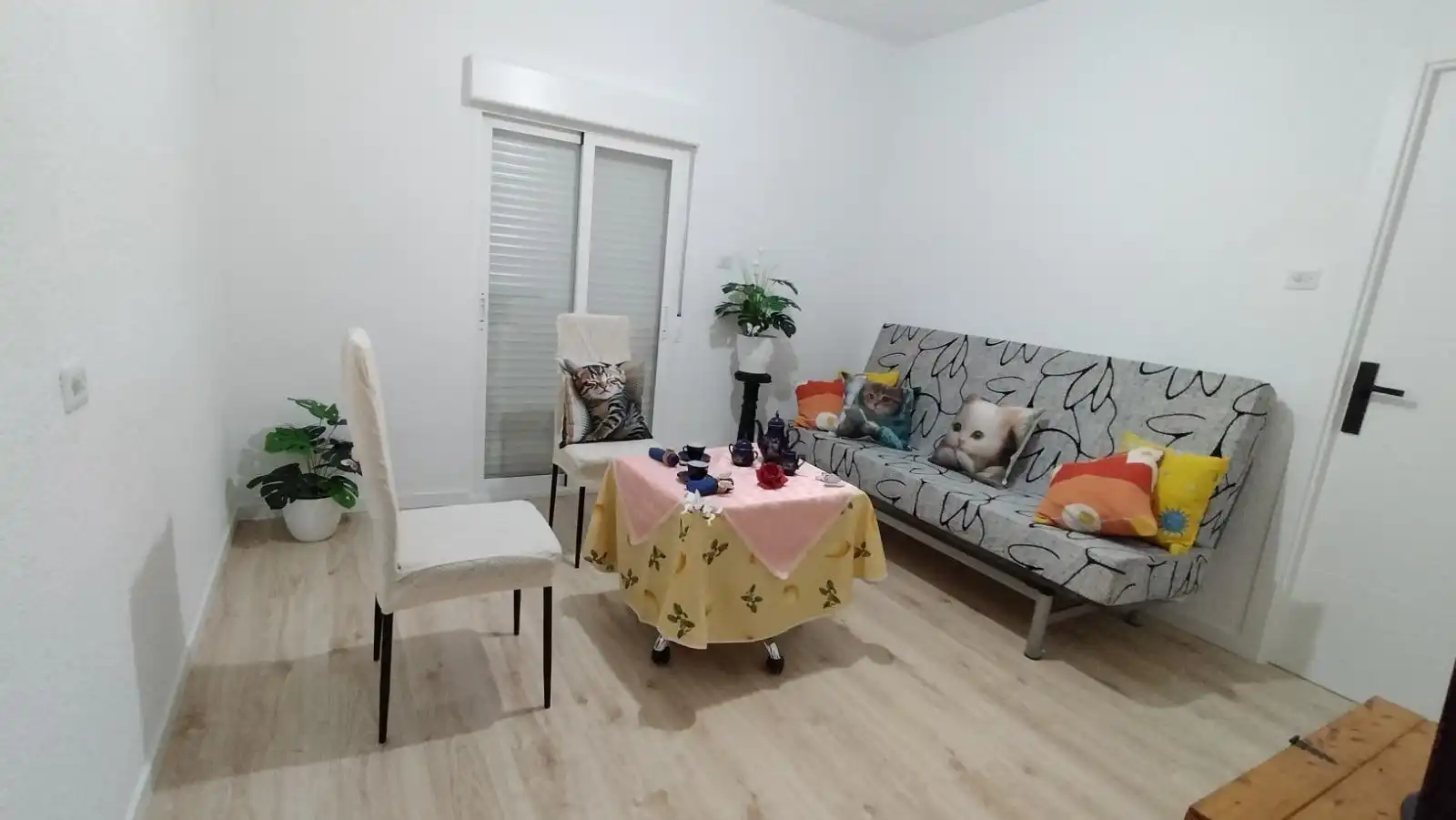 Sala d'estar de Casa adosada en venda en La Zubia amb Balcó