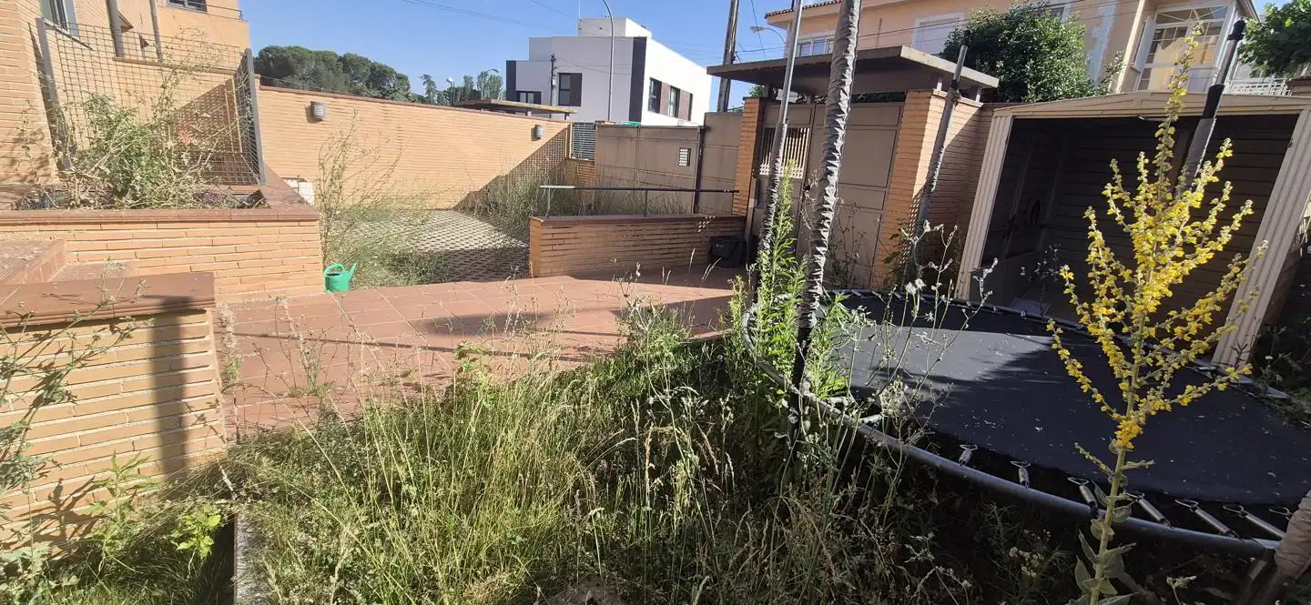 Einfamilien-Reihenhaus zum Verkauf in Pozuelo de Alarcón mit Heizung, Privatgarten und Terrasse