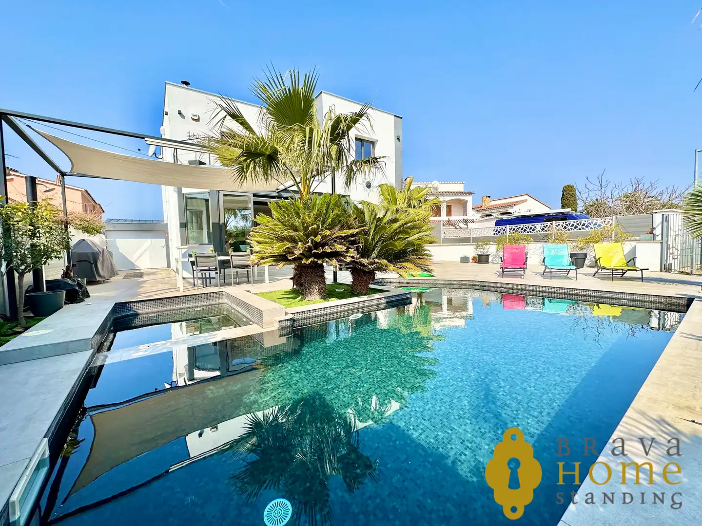 Schwimmbecken von Haus oder Chalet zum Verkauf in Empuriabrava mit Klimaanlage, Heizung und Privatgarten