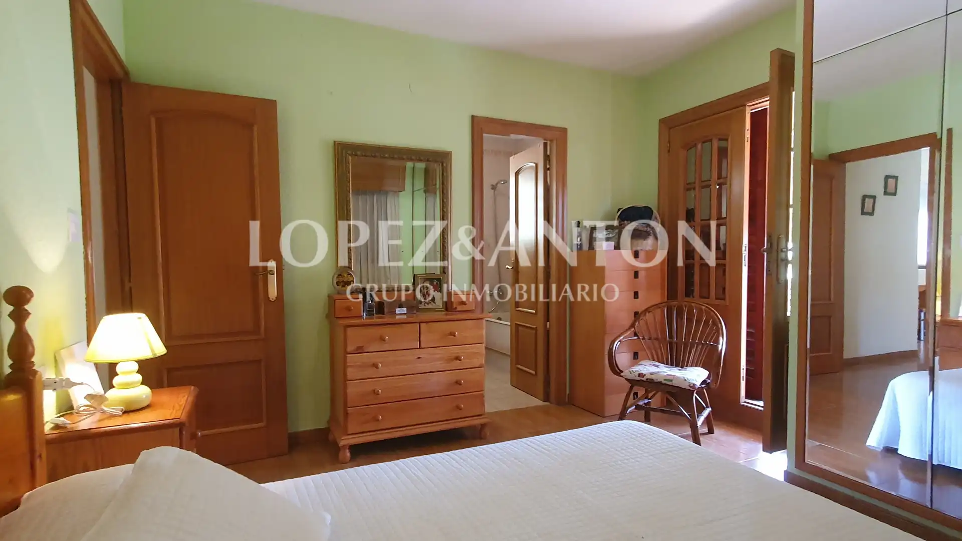 Bedroom of Houses for sale in L'Eliana  with Air Conditioner, Private garden and Terrace