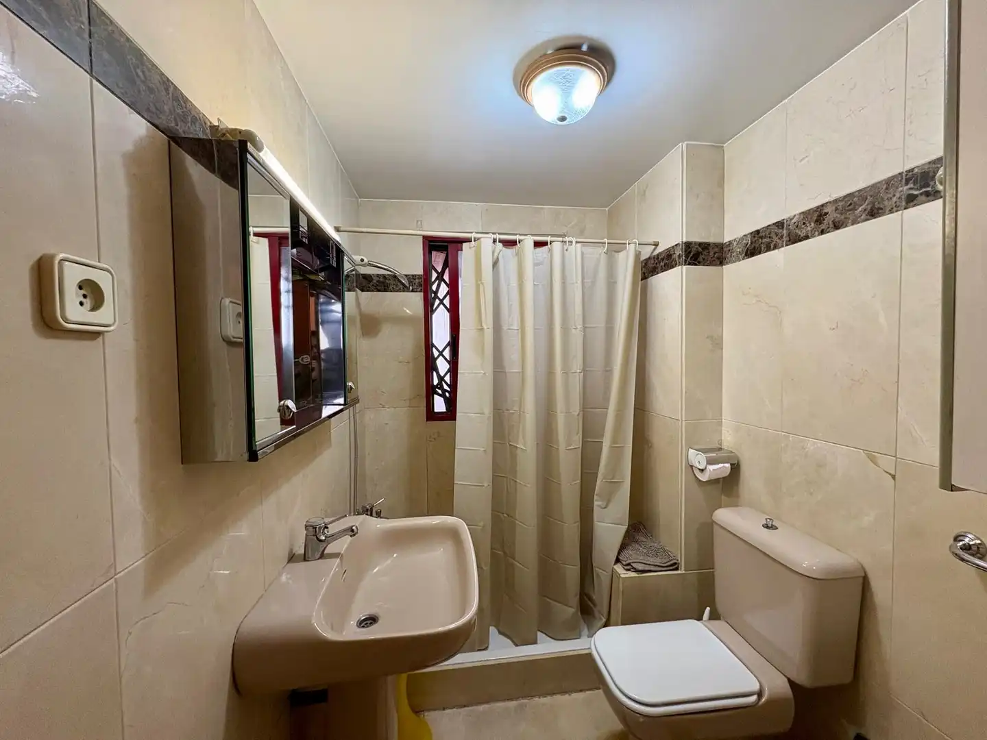 Flat with lift to rent in Calle Manuel Wssell de Guimbarda, imagen 9