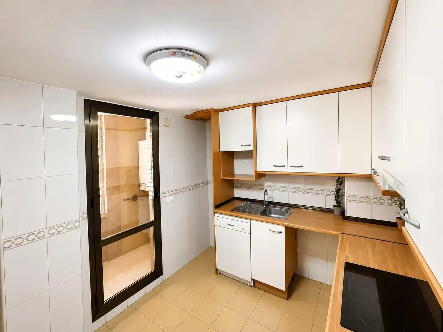 Kitchen of Flat for sale in Zaragoza  with Air Conditioner, Heating and Balcony