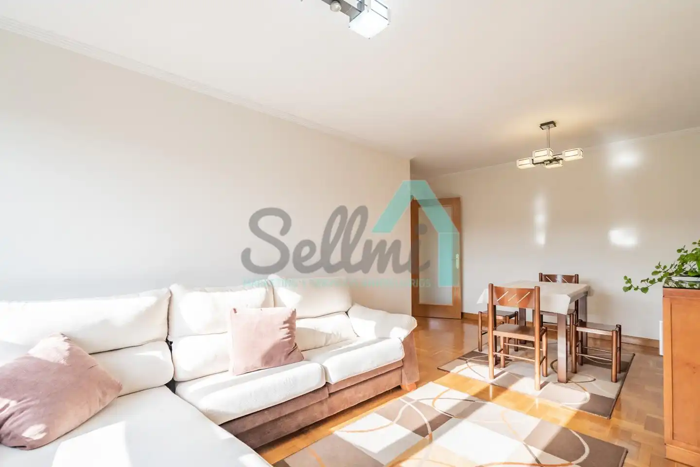 Living room of Flat for rent in Oviedo   with Heating, Parquet flooring and Furnished
