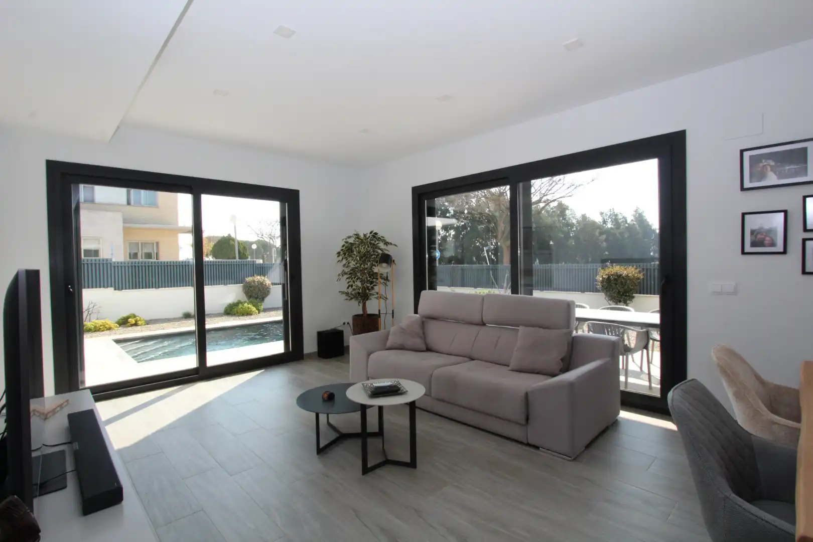 Sala de estar de Casa o chalet en venta en Montbrió del Camp con Aire acondicionado, Jardín privado y Piscina