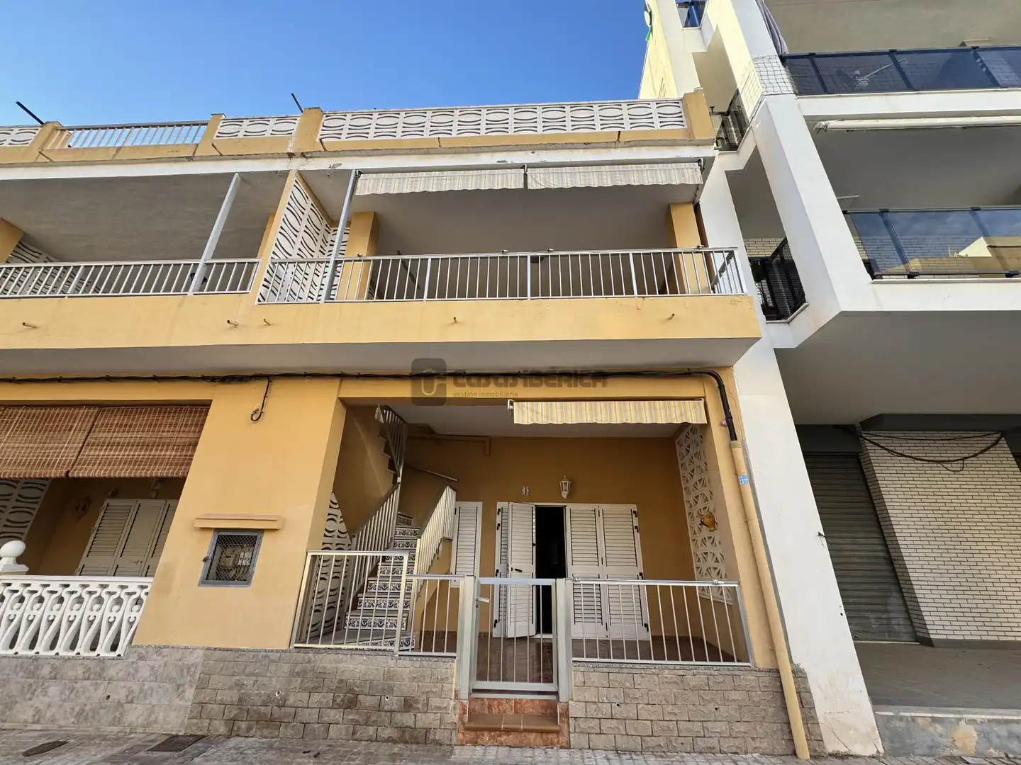 Casa con terraza en venta en Hernan Cortes, imagen 3