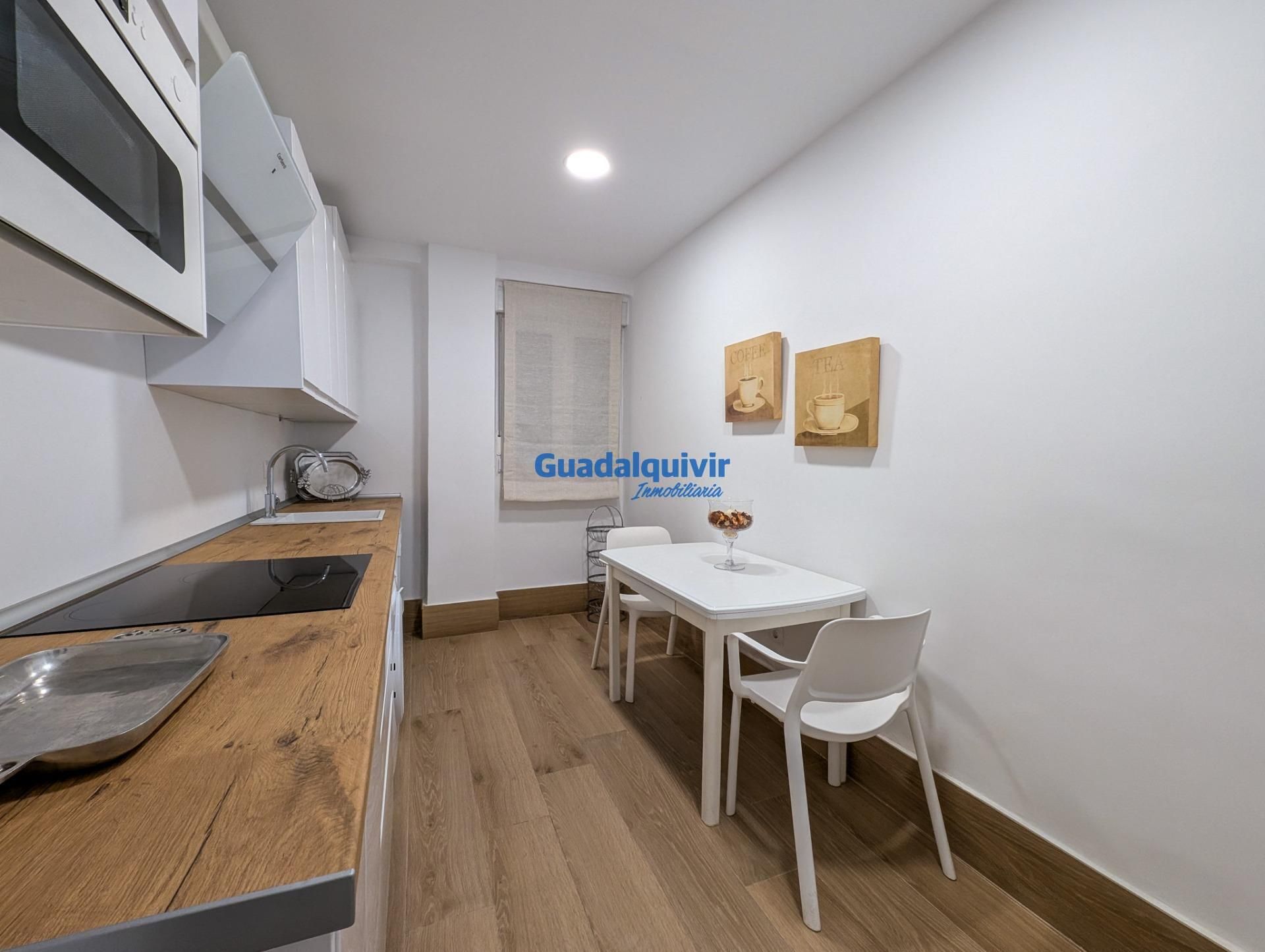 Cuina de Pis de lloguer en  Sevilla Capital amb Aire condicionat