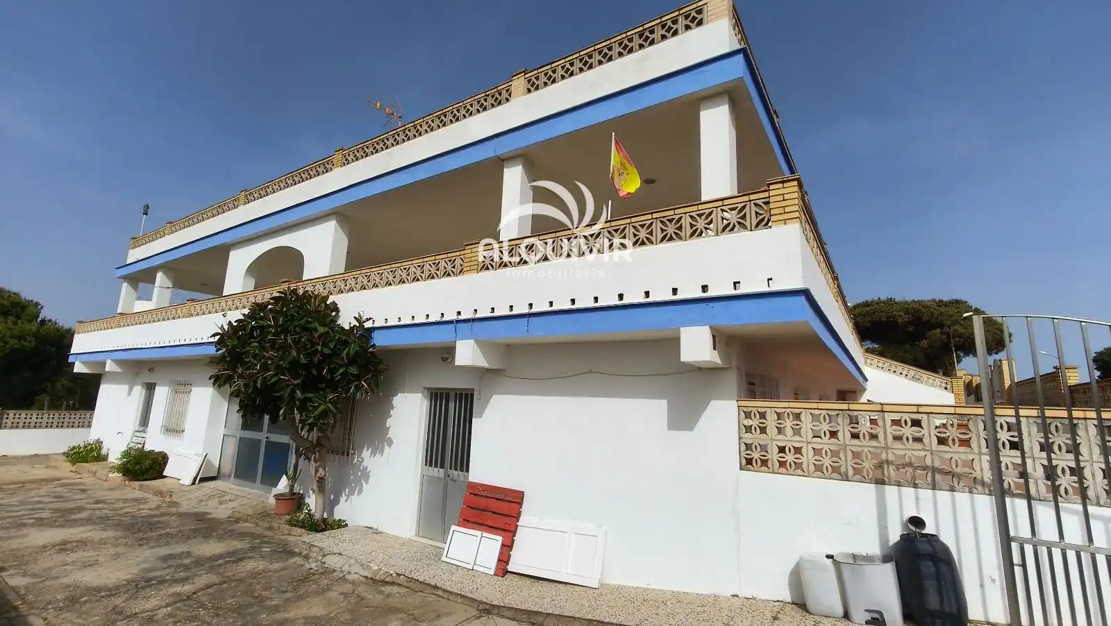 Vista exterior de Edificio en venta en Almonte