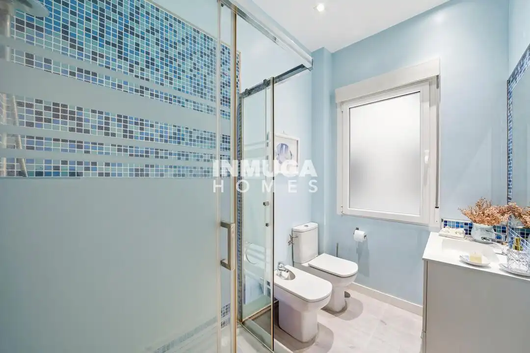 Badezimmer von Wohnung zum Verkauf in Madrid mit Klimaanlage und Heizung