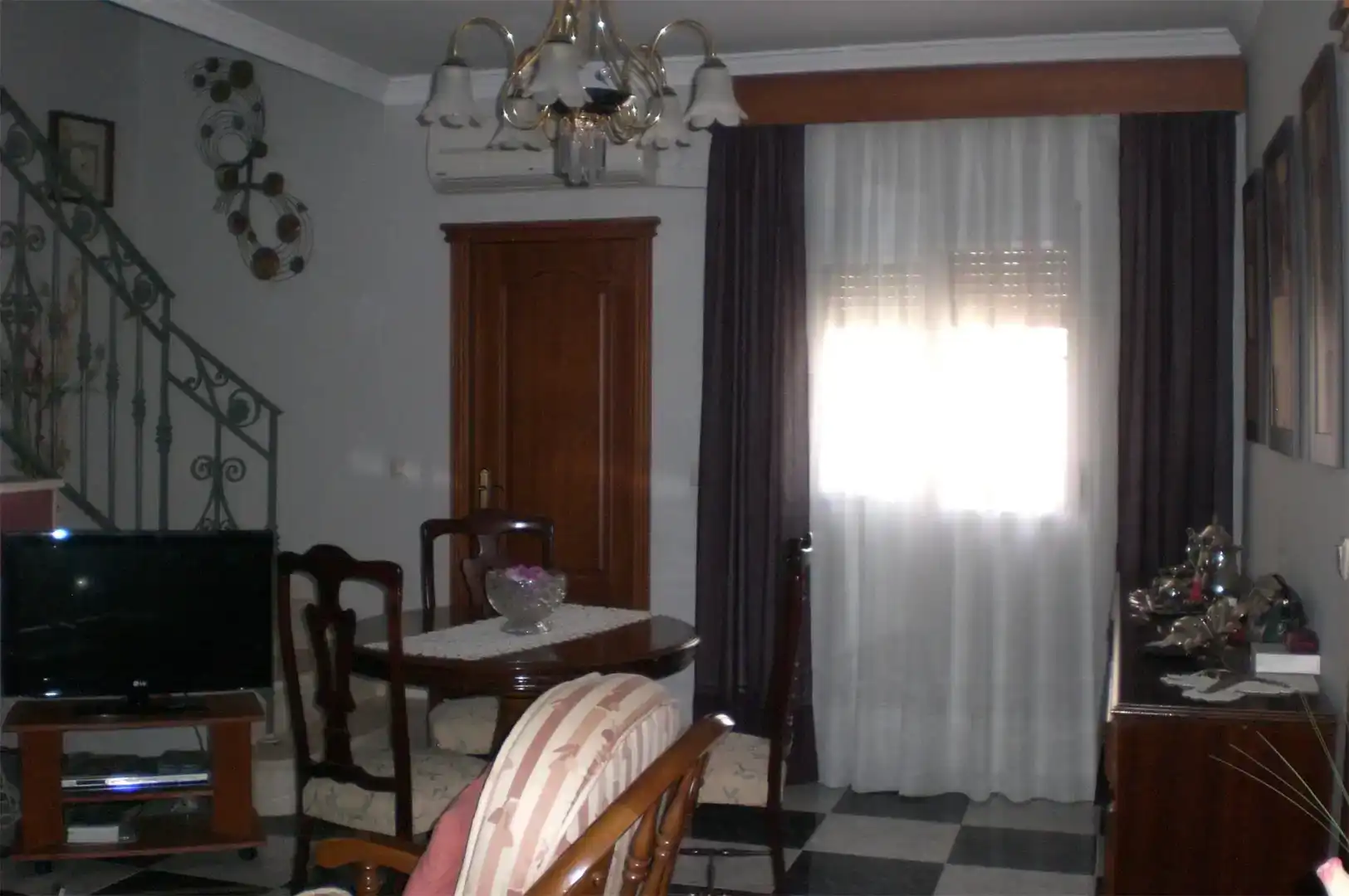 Sala d'estar de Casa adosada en venda en La Roda de Andalucía amb Aire condicionat