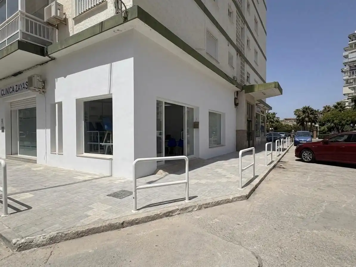 Vista exterior de Local de alquiler en Vélez-Málaga con Aire acondicionado