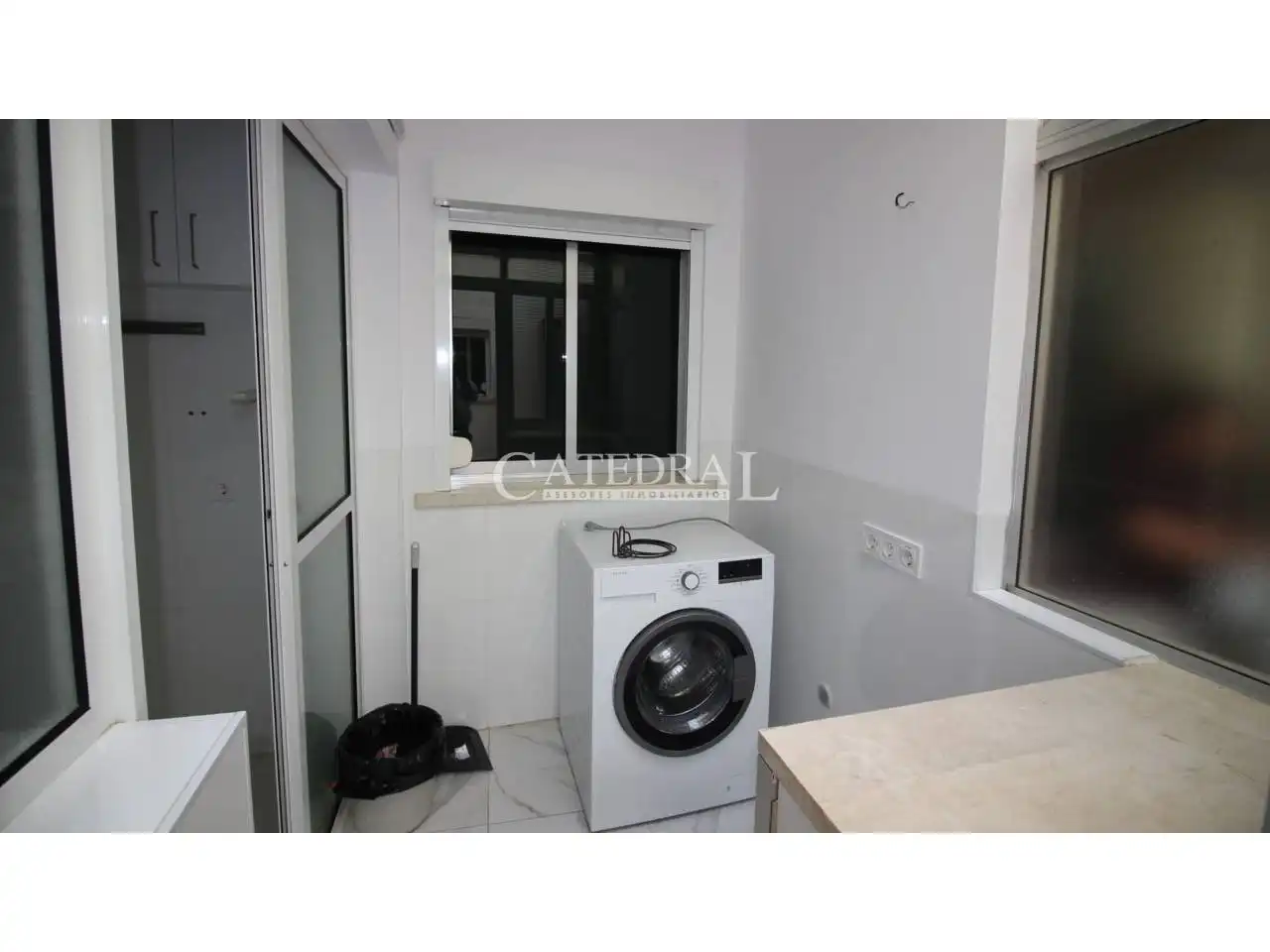 Bedroom of Flat for rent in Sevilla  with Air Conditioner and Balcony