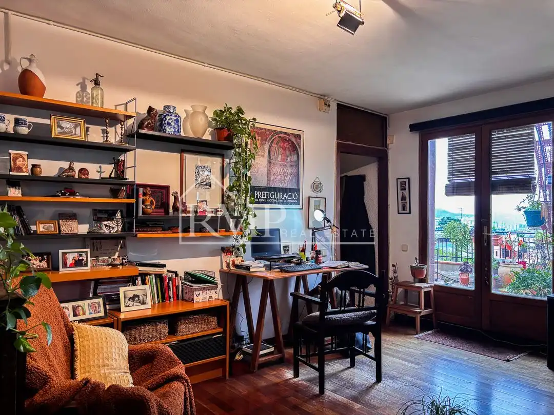 Wohnzimmer von Dachboden zum Verkauf in Barcelona mit Heizung, Terrasse und Abstellraum