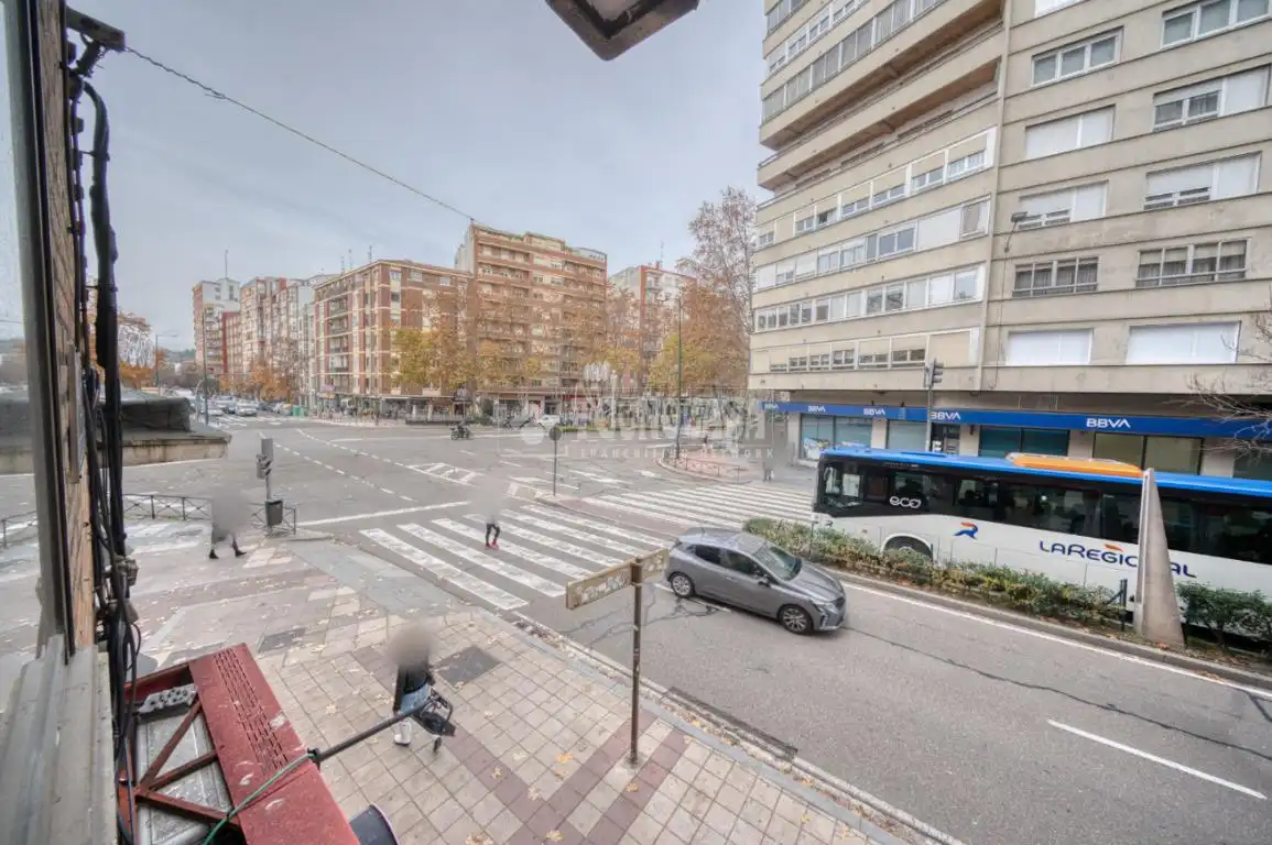 Vista exterior de Local en venda en Valladolid