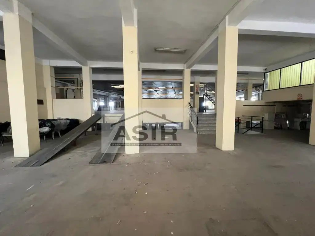 Nave industrial en venta en Corbera