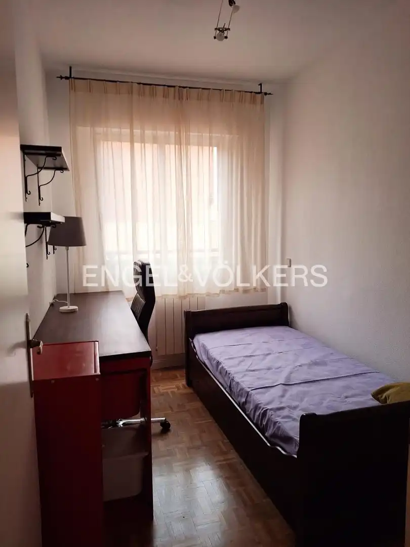 Bedroom of Flat for rent in Madrid  with Air Conditioner, Heating and Parquet flooring