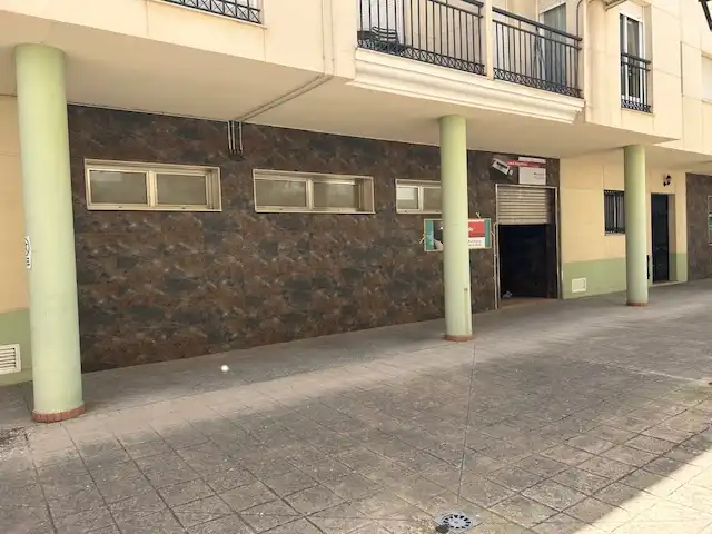 Local comercial en venda a Calle Clara Campoamor, imagen 2