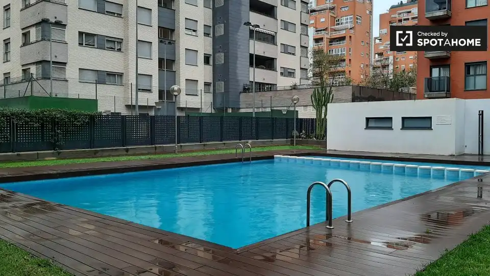 Piscina de Piso de alquiler en Valencia con Aire acondicionado, Calefacción y Amueblado