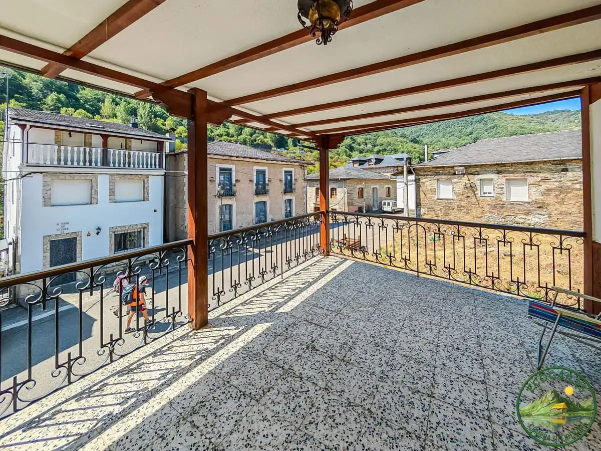 Terrassa de Casa o xalet en venda en Vega de Valcarce amb Calefacció, Jardí privat i Parquet