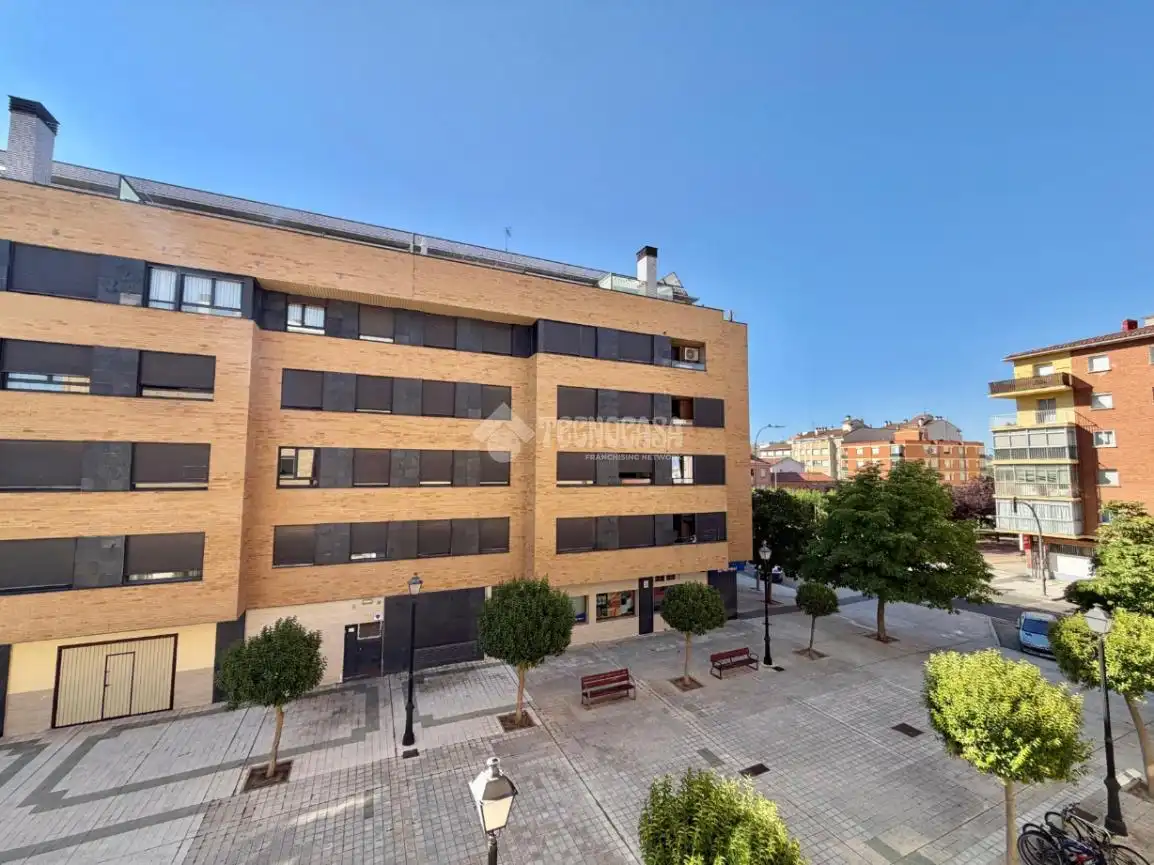 Vista exterior de Pis en venda en Palencia amb Parquet i Traster