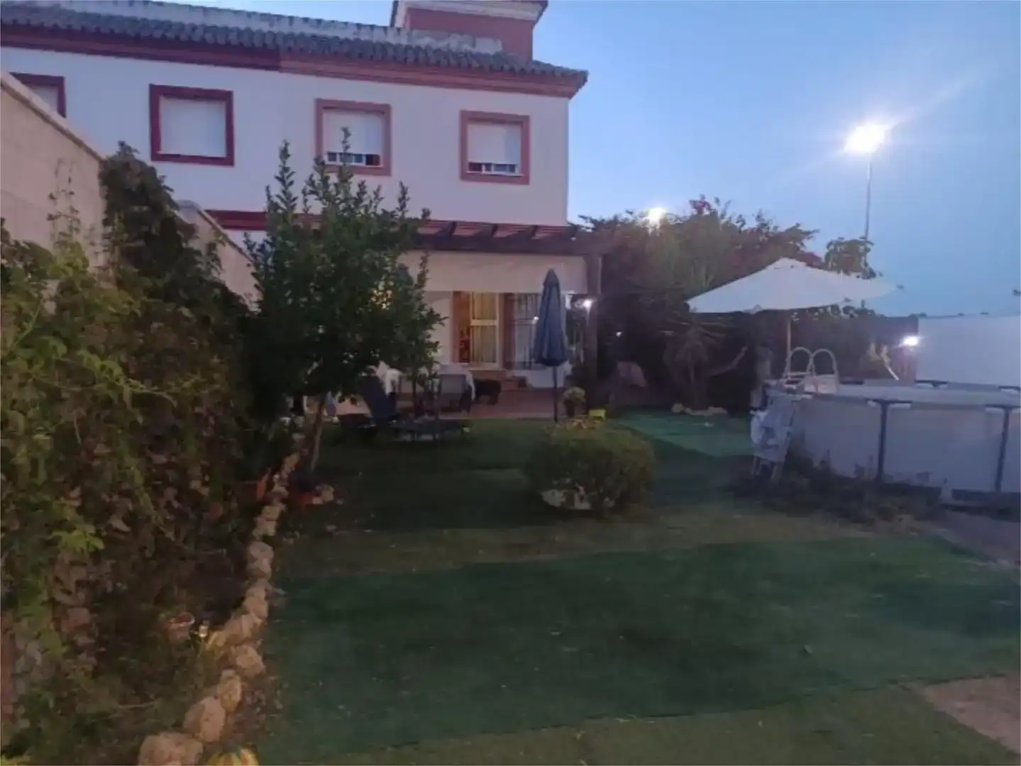 Jardí de Casa o xalet en venda en Huévar del Aljarafe amb Aire condicionat i Balcó