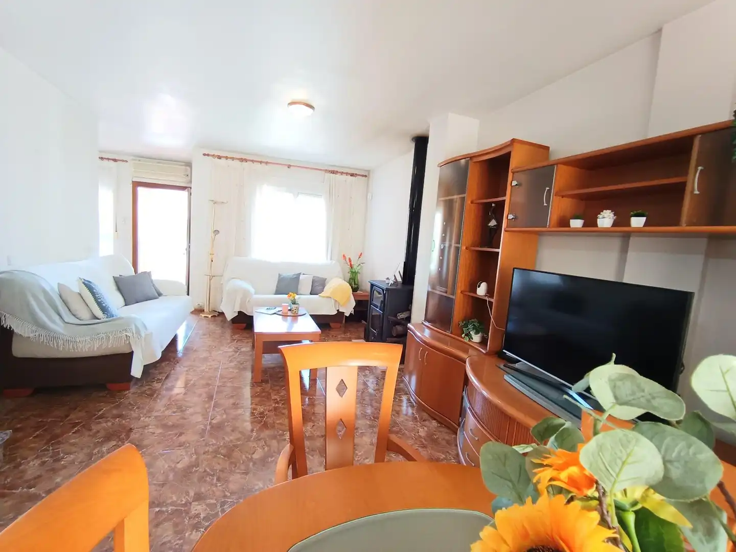 Wohnzimmer von Einfamilien-Reihenhaus zum Verkauf in Ulea mit Klimaanlage, Heizung und Terrasse