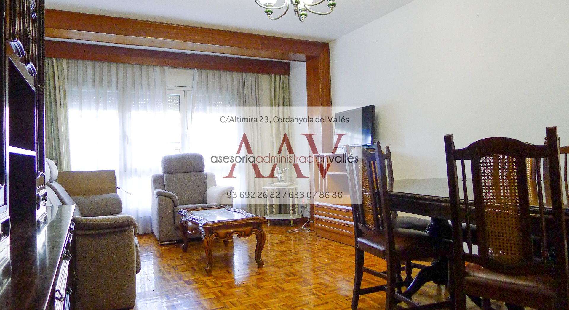 Living room of Flat for sale in Cerdanyola del Vallès  with Air Conditioner, Heating and Parquet flooring