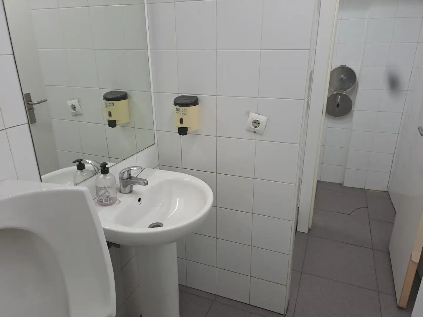 Badezimmer von Geschaftsraum zur Miete in Oviedo 
